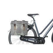 Dubbele Basil fietstas Elegance 40-49 liter in groene kleur, geschikt voor fietsen met ruime bagagecapaciteit.