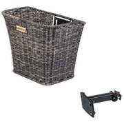 Basil Bremen rattan look fietsmand FM voorop met bevestigingssysteem, geschikt voor stadsfietsen en praktisch voor boodschappen.