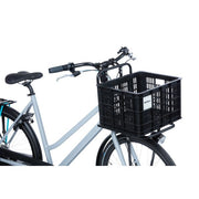 Basil M Fietskrat van 29,5 liter in gerecycled kunststof, geschikt voor fietsaccessoires en bagage.