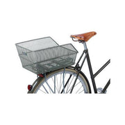 Fijne Basil Cento Flower fietsmand in olijfgroen, 38x24x11 cm, met bloemenpatroon en stevige handvatten voor fietstassen.