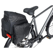 Basil Move MIK bagagedragertas voor fietsen, 10-26 liter, zwart met reflectie en verstelbare schouderriem.
