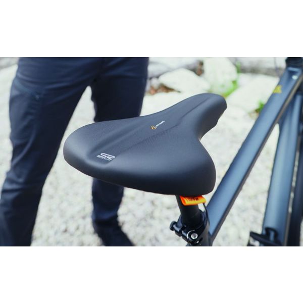 Zwart Selle Royal Explora Relaxed Adventure Time zadel met Royalgel voor stadsfietsen en e-bikes, comfortabel en ergonomisch ontworpen.