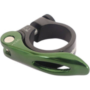 Ergotec zadelpenklem SCQ-0100 van aluminium met snelspanner, geschikt voor Ø31,8 mm zadelpennen, zichtbaar in de afbeelding.