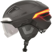 Abus Hyp-E Ace Speed Pedelec helm met geïntegreerde verlichting en aerodynamisch ontwerp, zwart met ventilatieopeningen