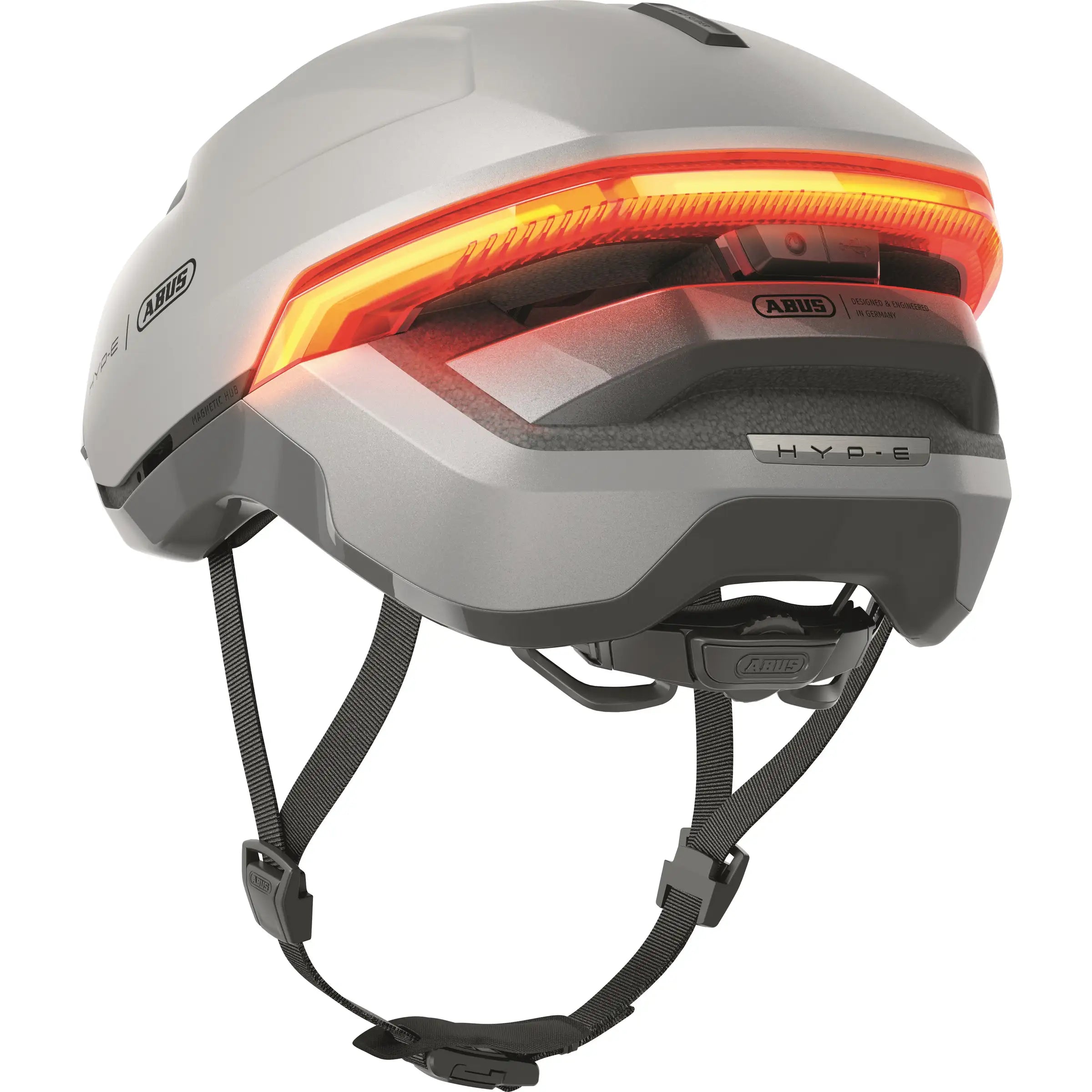 Abus Hyp-E Speed Pedelec helm met geïntegreerde verlichting en ventilatie voor veilig fietsen, close-up van de helm.