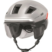 Abus Hyp-E Bl.ace speed pedelec helm met geïntegreerde verlichting, zwart, aerodynamisch ontwerp en comfortabele pasvorm.