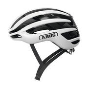 Abus Airbreaker 2.0 racefietshelm met ultralicht gewicht en ventilatie, zichtbaar op een fietser in actie