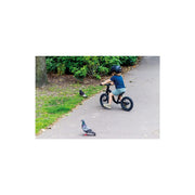 Abus Smiley 3.0 Ace kinderfietshelm met led oplaadlicht, vrolijk gekleurd kinderhelm voor veilig fietsen.