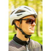Abus Macator racefietshelm met goede ventilatie en sportief ontwerp, instapmodel voor wielrenners, licht en aerodynamisch.