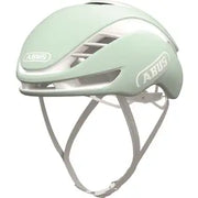 Abus Gamechanger 2.0 racefiets helm met aerodynamische Blade-ontwerp en ventilatieopeningen, zwart, op een fiets.