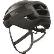 Abus Wingback racefietshelm met aerodynamisch ontwerp en ventilatieopeningen, geschikt voor wielrenners, op een witte achtergrond