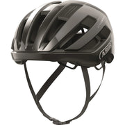 Abus Wingback racefietshelm met aerodynamisch ontwerp en ventilatiegaten, geschikt voor wielrenners, op een witte achtergrond.