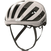 Abus Wingback racefietshelm met aerodynamisch ontwerp en ventilatieopeningen, geschikt voor wielrenners, in zwart en rood.