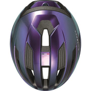 Abus Wingback racefietshelm met aerodynamisch ontwerp en ventilatiegaten, geschikt voor wielrenners, op een witte achtergrond.