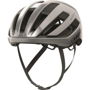 Abus Wingback racefietshelm met aerodynamisch ontwerp en ventilerende uitsparingen, geschikt voor wielrenners.