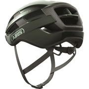 Abus Wingback racefietshelm met aerodynamisch ontwerp en ventilatieopeningen, geschikt voor wielrenners, in zwart en wit.