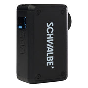 Zwarte Schwalbe E-Micro Minipomp met SCV-adapter, compacte elektrische fietspomp voor snel oppompen van banden.