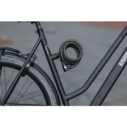 Zwart Axa Resolute C10 Kabelslot van 150 cm lang, stevig kabelbeheer voor veilige kabelorganisatie.