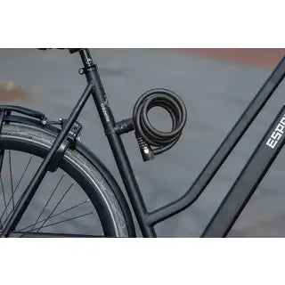 Zwart Axa Resolute C10 Kabelslot van 150 cm lang, stevig kabelbeheer voor veilige kabelorganisatie.