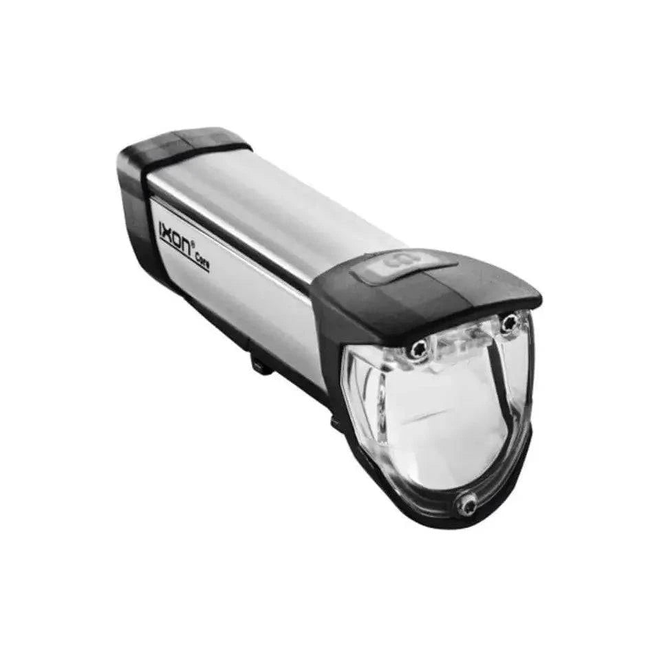 Busch & Müller Ixon Core USB oplaadbare koplamp in zilver, met 50 lux lichtsterkte en stevig ontwerp.