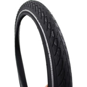 Deli Tire Buitenband Sa-206 22 x 1.75 voor stadsfiets, zichtbare profiel en rubberen buitenkant op de afbeelding.