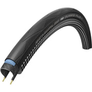 Zwarte Schwalbe One R-Guard racefiets buitenband 20 x 1 1/8 op een fiets, goed zichtbaar en geschikt voor snel weggebruik.
