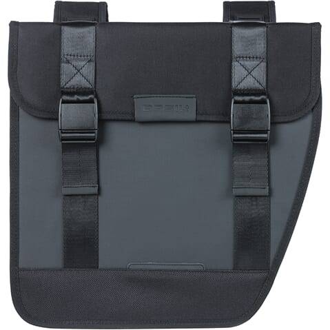 Basil Dubbele Fietstas Tour Waterproof 28 Liter 34 X 14 X 34 Cm - Zwart - Le coq wielerartikelen