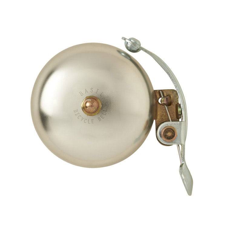 Vintage Basil Portland 55 mm fietbel met klassiek ontwerp en ronde bel, perfect voor stijlvolle stadsfietsen.