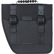 Zwarte Basil Tour linker enkele fietstas met hook-on systeem, 14 liter inhoud en afmetingen 34x14x34 cm.