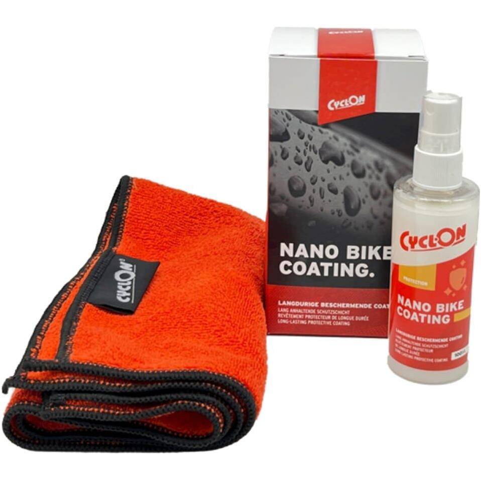 CyclOn Nano Bike Coating set van 100 ml, UV-bestendige beschermlaag voor fietsen, toont de coating op een frame.