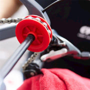 CyclOn kettinghouder voor steekas en quick release, fietsaccessoire voor het onderhouden en schoonmaken van de ketting.