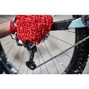 CyclOn microvezel washandschoen voor fietsborstels, rode cyclon reinigingshandschoen voor effectief schoonmaken van fietsen.