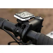 Sigma fietscomputer Rox 2.0 Endurance GPS, witte fietsnavigatie met scherm en bedieningsknoppen op de fiets bevestigd