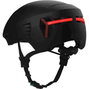 Crnk Racefiets Helm Genetic, lichte en aerodynamische fietshelm met ventilatiegaten voor wielrenners, zwart met blauwe details.