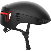 Crnk Racefiets helm Genetic met aerodynamisch ontwerp en ventilatiegaten, geschikt voor wielrenners.