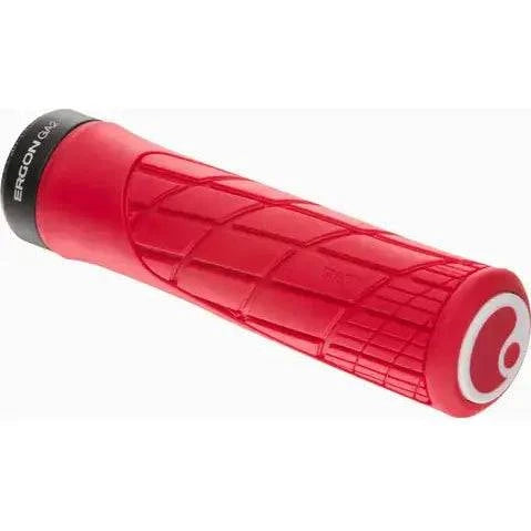 Ergon GA2 Fat handvatten met vervangbare eindpluggen, comfortabel en duurzaam voor fietsers, zichtbaar in de afbeelding.