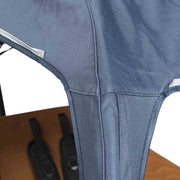 Babboe bakfietshoes met blauw zonnetak zonder frame, geschikt voor kinderbakfietsen, op een fiets gestald.