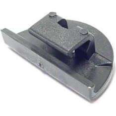 Hesling jasbeschermer Combi Clip staal en spatbord in zwart, zichtbaar bevestigd op jas voor bescherming tegen vuil.