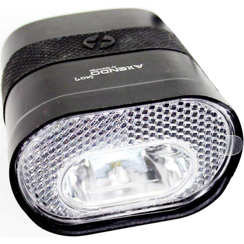 Cortina Axendo 40 Plus e-bike koplamp met helder licht en eenvoudige bevestiging, zichtbaar van voren op de fiets.