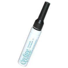 Cyclus lakstift in zwarte kleur, close-up van het product met zwart potlood en labels zichtbaar.