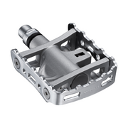 Shimano PDM324 SPD combinatie pedaal in zilver met antislip voetplaat en cleats voor fietsschoenen.