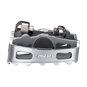 Shimano PDM324 SPD combipedalen in zilver met clips en platform voor fiets, duidelijk zichtbaar op afbeelding.