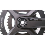Praxis Alba-Gr M30 racefiets crankstel met 48/32T kettingbladen, zwart, zichtbaar in close-up op de fiets.