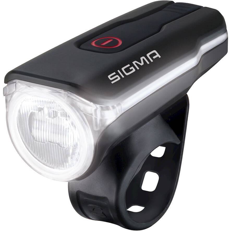 Sigma Aura 60 USB koplamp met 60 lux lichtopbrengst en verstelbare band, geschikt voor fietsverlichting.