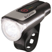 Sigma Aura 80 LED koplamp zwart met accu en USB voor veilig fietsen, heldere verlichting en gebruiksvriendelijk ontwerp.