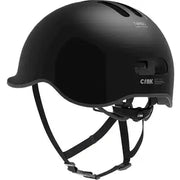 Crnk Tango Urban e-bike helm met ventilatiegaten en verstelbare riem, zwart en grijs design voor comfortabel fietsen.