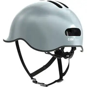 Crnk Tango Urban E-bike helm met verstelbare riem en ventilatiegaten, zwart en reflecterende details voor veilig fietsen.
