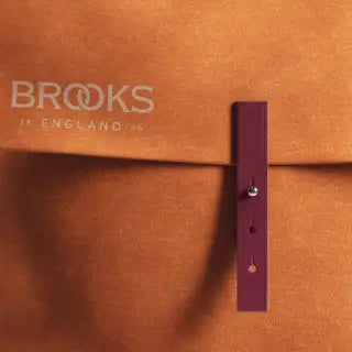 Brooks dubbele fietstas Brick Lane Panniers 30L, waterbestendige zwart leren tas voor fietsdragers, met verstelbare riemen.