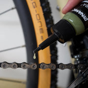 Dynamic Lube smeermiddel voor fietsaandrijving, zichtbaar op de Ultra-Ridley afbeelding, geschikt voor soepel en duurzaam fietsen.