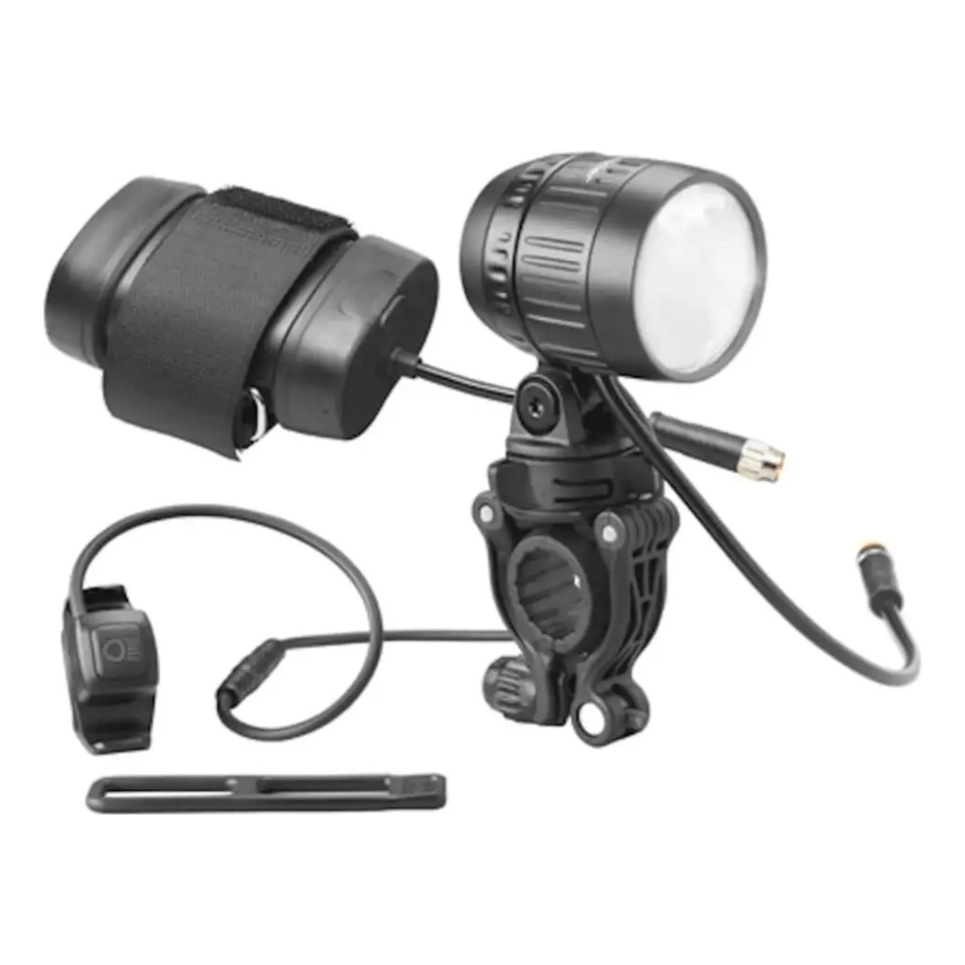 Busch & Müller Lumotec IQ-Xm koplamp met accu en 20/170 lux helderheid voor fietsverlichting, zichtbaar op de afbeelding.